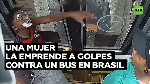 Detenida una mujer por romper la puerta de un autobús en Río de Janeiro