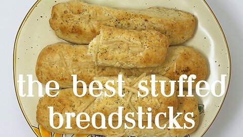 Vegan CHEESY Stuffed Breadsticks 🧀🍞🤤