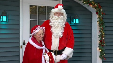 Santa and Mrs. Claus to return to Waukesha Christmas parade after last year's tragedy