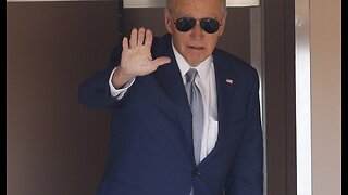 Allegedly COVID-Positive Biden Looks Completely Gone Boarding Air Force One, Theories Run Wild