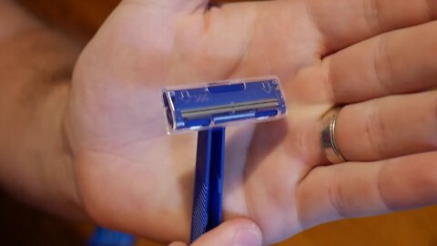 100 Disposable Twin Blade Razors at Bottom Pricing