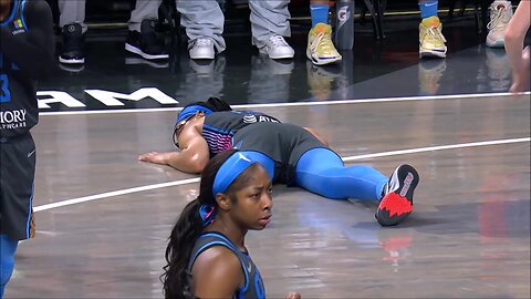 😂 Gray Smiles After MASSIVE Flop Doesn't Work On Officials | Atlanta Dream vs Chicago Sky