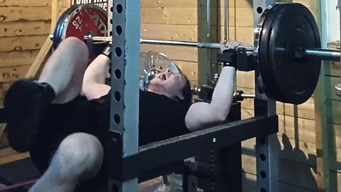 130 KGS PAUSED BENCH PRESS! NEW PR!