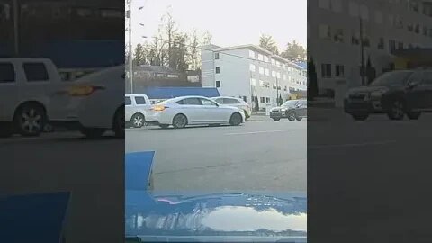 Impatient driver doesn't wait for ambulance