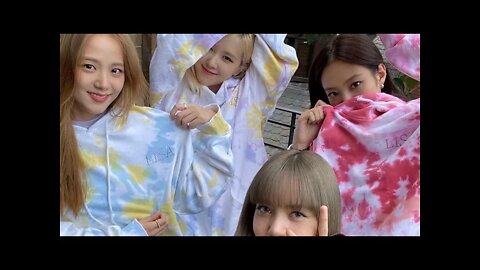 Rose, Jennie and Jisoo trying to copy Lisa in Say LaliSa love me song🤣😂😜