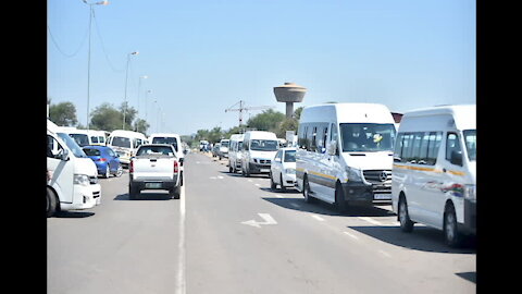 south Africa - Cape Town - Mbalula backtracks on 100% capacity for minibus taxis after outcry (5gN)