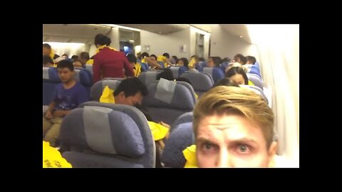 Man films inside cabin during emergency landing