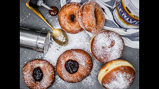 Austrian dessert recipes: Marmalade stuffed donuts