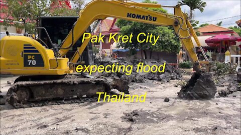 Pak Kret city Authority doing their best to protect the city from flooding, Thailand