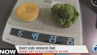 Smart scale measures food