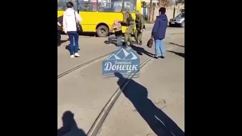 🇺🇦GraphicWar18+🔥Russia Police Grab Man "Mobilize Donetsk" Local Passing by Helped Free Him #shorts