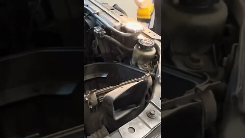 How To Remove Your Jeep Wrangler JK's Air Box Assembly In Under 60 Seconds! #shorts
