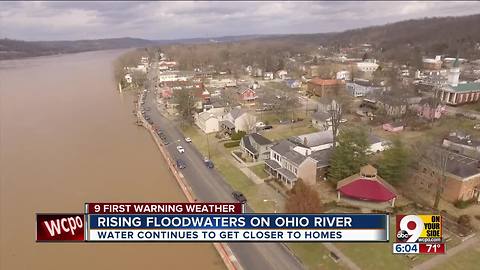 Rising floodwaters on Ohio River inch closer and closer to homes
