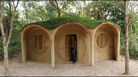 Building Hobbit Villa House With Decoration Room