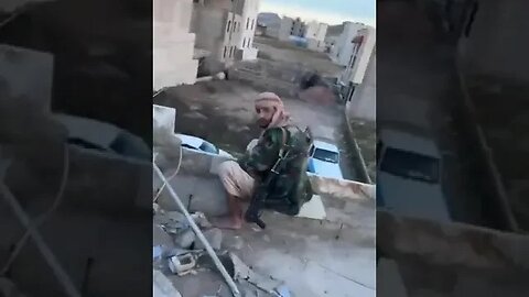 الحو*ثيين يداهموا الشاعر الجرموزي وقد سب حتى الصحابه لأجل يصدقوا انه منهم وحين انتقد الفساد حاصروه