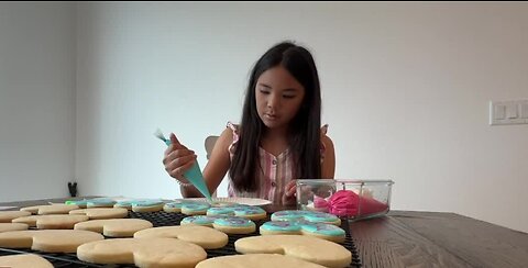 Las Vegas 12-year-old starts cookie fundraiser for friends who lost everything in Maui wildfire