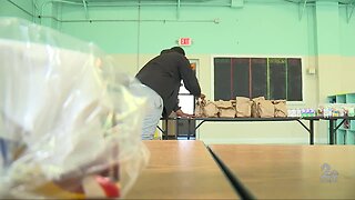 Squeegee kids help distribute thousands of meals to families in need