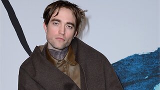 Dakota Fanning Thinks Robert Pattinson As Batman Is Awesome