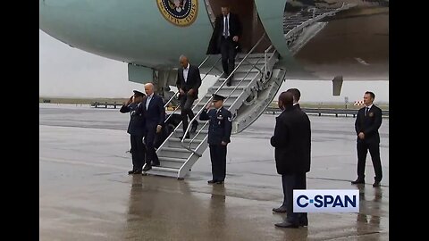 Biden Makes Obama Use The Short Stairs On Air Force One