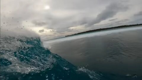 RAW POV CLIPS WILD LONG BARRELS OVER SHALLOW LIVE REEF AT SUICIDES!