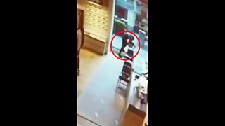 Teen thief knocks himself out trying to flee Louis Vuitton store