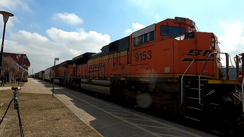 CN 5685, BNSF 9153 & BNSF 7410 Engines Manifest Train Westbound In Ontario Apr 05 2022