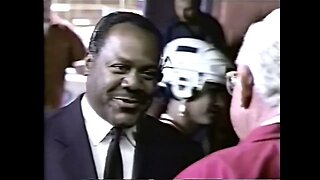 Dave Thomas - Wendy's Spicy Chicken Hockey Commercial 1999