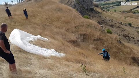 Perito em parapente decola de forma impressionante!