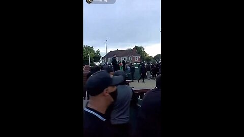 Huge Muslim Group Storm Birmingham Pub And ATTACK Families