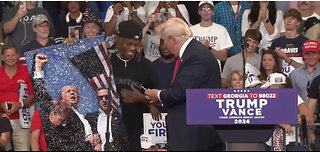 Black people don’t like Trump? A lot of blacks love Trump! check out this epic moment
