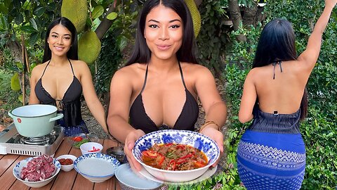 Thai Girl Cooking Panang Beef: Thai Red Curry With Beef Recipe | HOW TO Cook Thai food