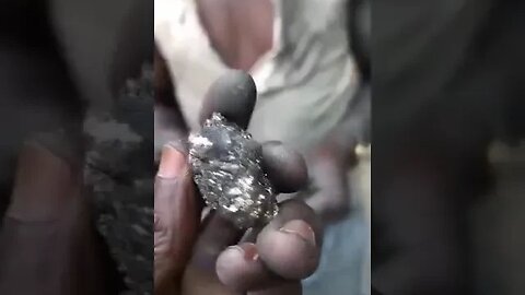 Electrically-charged stones' discovered in DR Congo #shorts