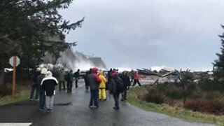 Huge waves hit Washington coast