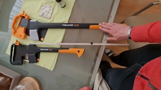 EDC: FISKARS X21 SPLITTING VS FISKARS X10 CARPENTER UNIVERSAL AXE - best lightweight hightech axes