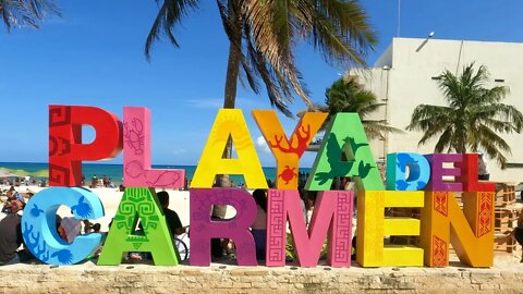 I'm in love with these Playa del Carmen streets walking on 5th Avenue