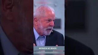 Lula acha que o "Programa Casa Verde Amarela" entrega casas da cor verde e amarelo!!!???