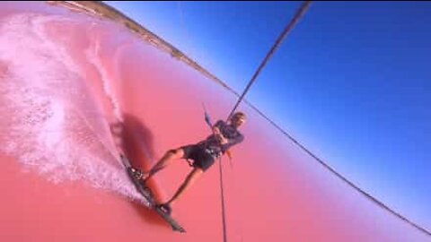 Kitesurf sur un lac rose!