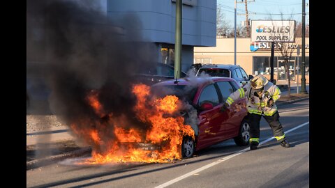 Lynbrook, NY Firefighters Extinguish Working Car Fire