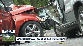 Governor backs bipartisan bill allowing police to pull drivers over for using their phones