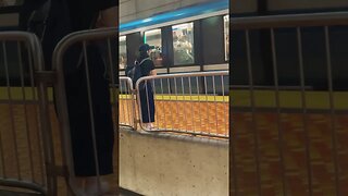 Tres chic Montréal metro #viralvideo #montreal #traintravel