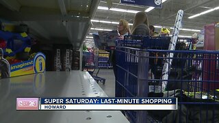 Super Saturday: last-minute shoppers cram