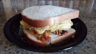 How to make a tasty breakfast sandwich