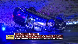 2 people in custody following police chase and crash in Detroit