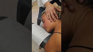 LOUD CRUNCHY NECK CRACKS ON GYM GIRL