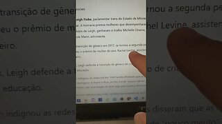 homem recebe prêmio de mulher do ano nos Estados Unidos... Nikolas Ferreira tem razão...