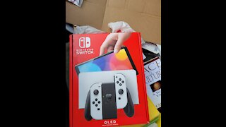 Nintendo Switch OLED and Metroid Dread Unboxing