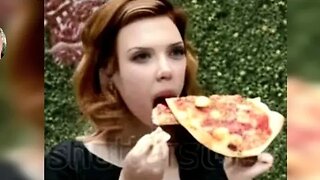 Scarlett Johansson eating Pizzas - AI. #scarlettjohansson @historyoftheworld852