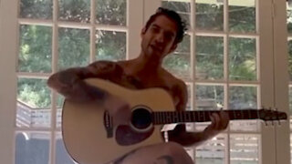 “Teen Wolf’ Star Tyler Posey Announces He’s Joining ONLY FANS With Nude Guitar Performance!