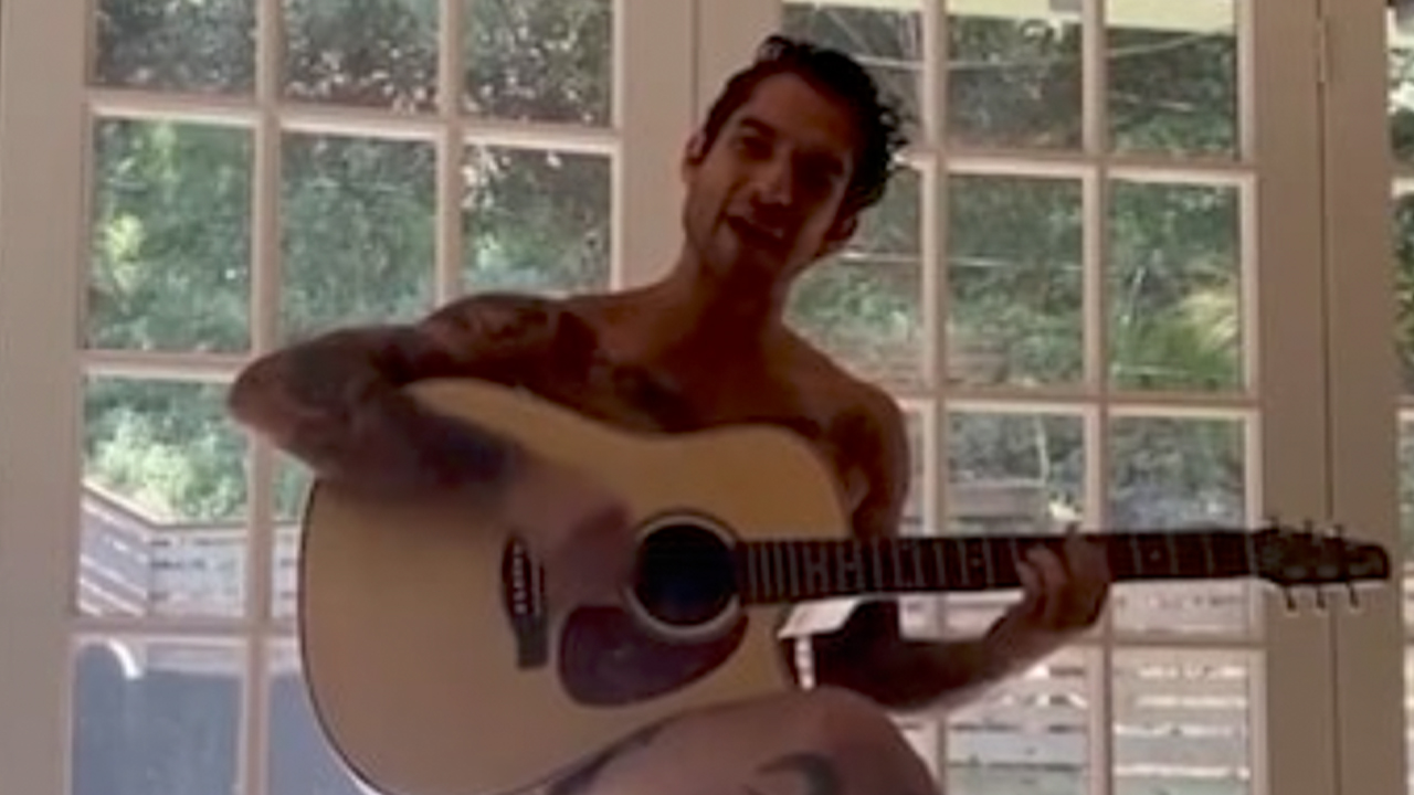 “Teen Wolf’ Star Tyler Posey Announces He’s Joining ONLY FANS With Nude  Guitar Performance!