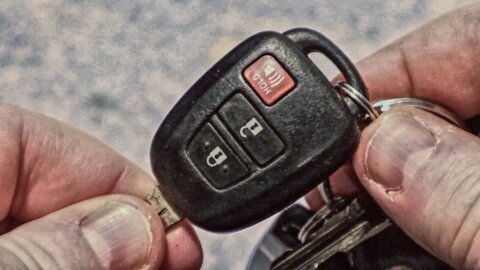 How to replace a battery in a Toyota key